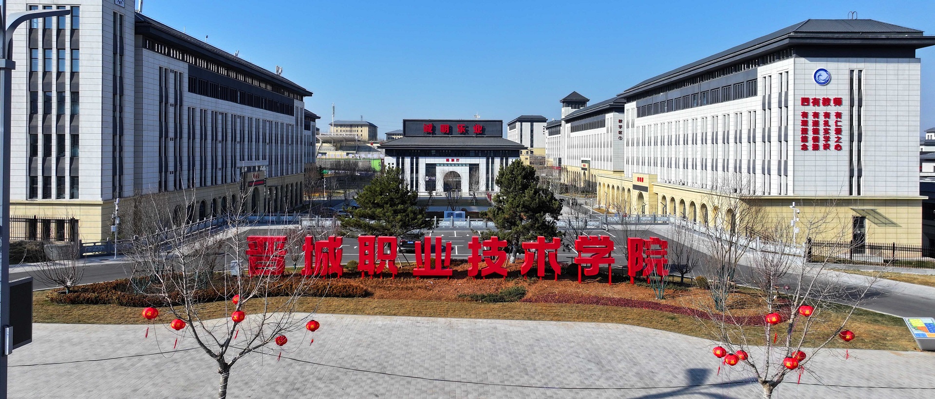 学校东门